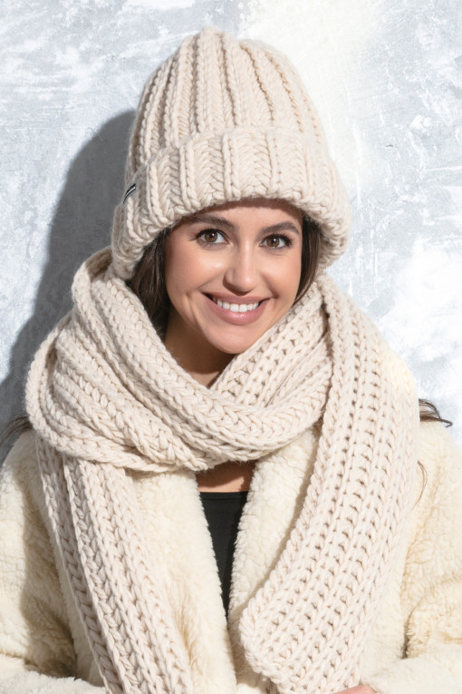 Czapka o grubym splocie chunky knit F1578