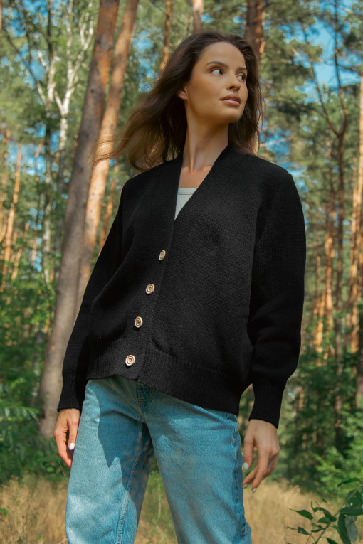 Classic, simple woolen cardigan buttoned with buttons F1710 black